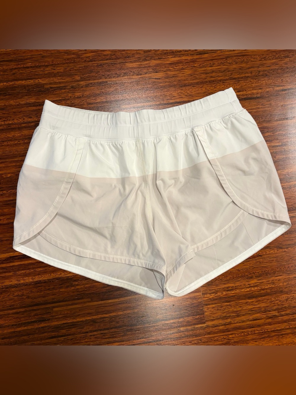 Lululemon Run Breeze By shorts size 8 White / Dune 3.5” inseam EUC